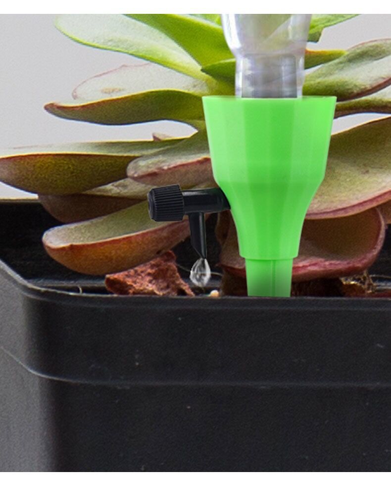 Automatic adjustable watering drip