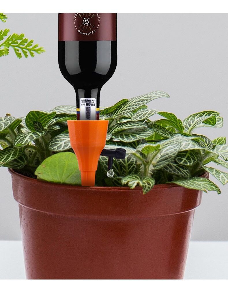 Automatic adjustable watering drip